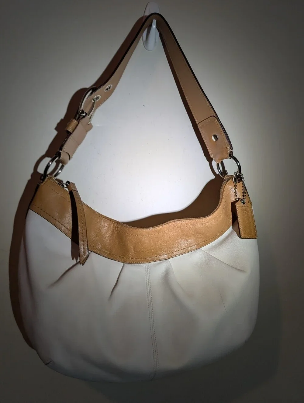 Coach Two-Tone Leather Hobo Bag in Cream and Tan In Excellent Condition?